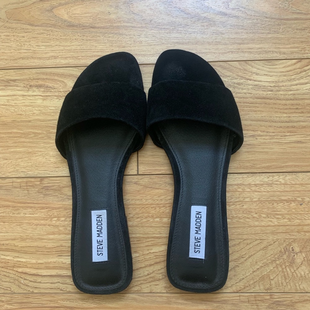 Black Steve Madden slides size 9